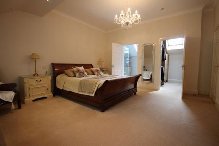 4 bedroom semi-detached house to rent - Photo 5