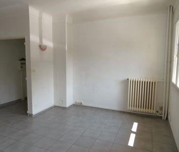 Nîmes, T4, 750€ H.C, Place Hubert Rouger, 83m² - Photo 1