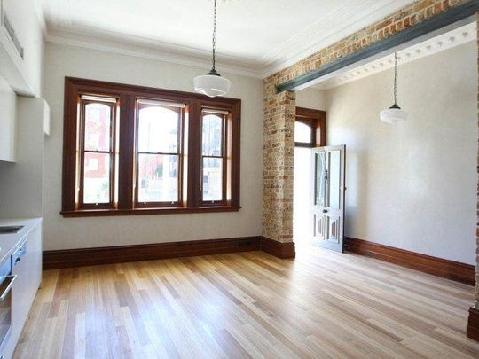 NEW YORK STYLE ONE BEDROOM IN THE HEART OF RANDWICK - Photo 1