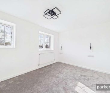 Colemans Moor Road, Woodley, Reading, Berkshire, RG5 - Photo 3