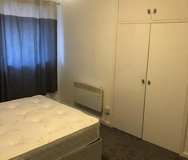 Room in a Shared House, Farrow Bank, LS12 - Photo 2