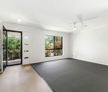 Gorgeous Newly Renovated 4 Bedroom Wonder in Rothwell! - Photo 1