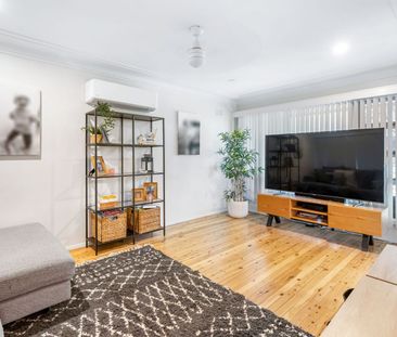 Spacious & Stylish Home with Studio - Ideal Family Living - Photo 1