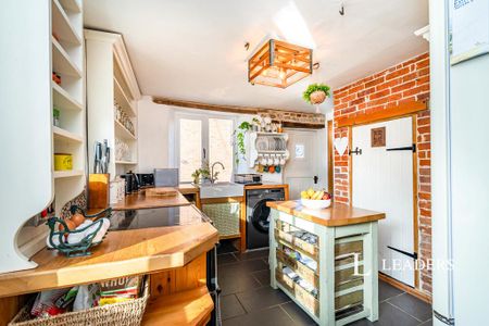 3 bedroom semi-detached house to rent - Photo 4