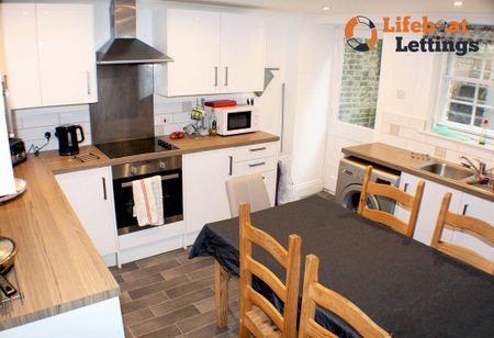 1 bedroom in a house share to rent - Photo 5