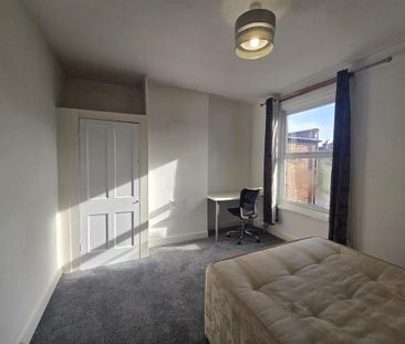 4 bedroom terraced house to rent - Photo 2