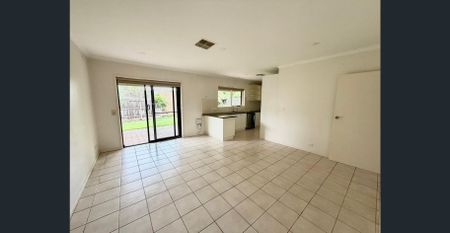 Cozy Family Home in Prime Location! - Photo 2