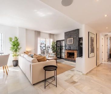 Alquiler de dúplex en Urbanización Los Naranjos de Marbella - Photo 2