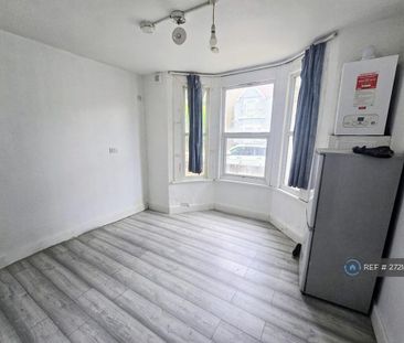 Studio to rent - Photo 6