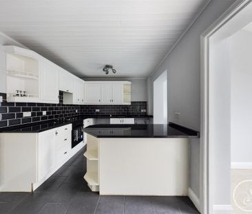 3 bedroom detached house to rent - Photo 5