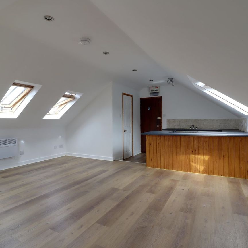 Studio Flat / Apartment - Photo 1