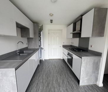 2 bedroom end of terrace house to rent - Photo 2