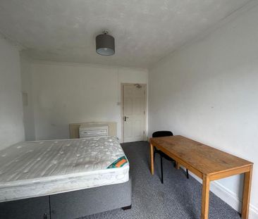 6 bedroom terraced house to rent - Photo 4