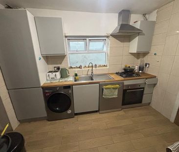 Room in a Shared House, Church Road, E10 - Photo 3