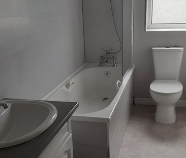 3 bedroom terraced house to rent - Photo 6