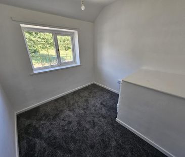 3 bedroom end of terrace house to rent - Photo 6
