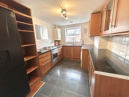 3 bedroom maisonette to rent - Photo 2