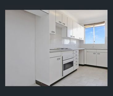 Large 2 bedroom unit - Photo 3