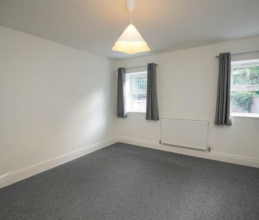 2 bed Flat for Rent - Photo 5