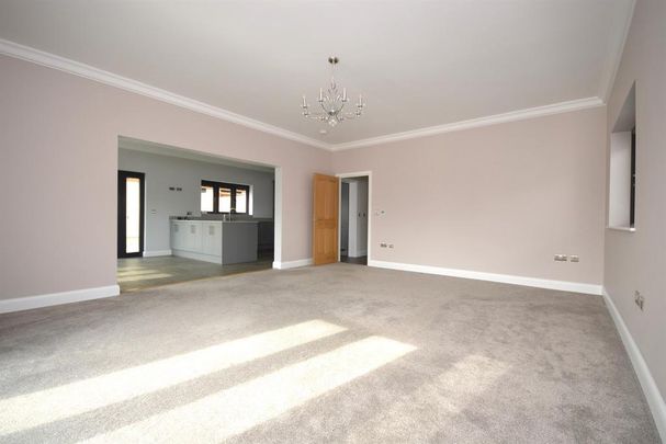 5 bedroom detached house to rent - Photo 1