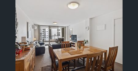 STUNNING FULLY FURNISHED 3X2X1 APARTMENT IN PRIME LOCATION! - Photo 3