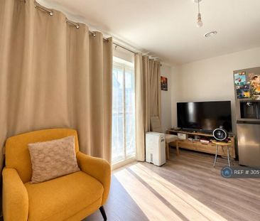 4 bedroom semi-detached house to rent - Photo 1