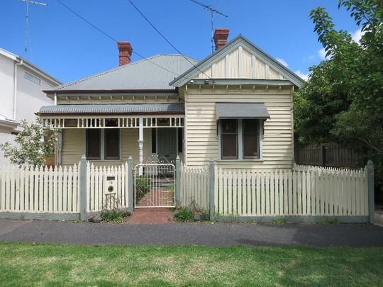 18 Alexandra Avenue, Geelong - Photo 1