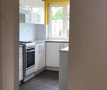 3 bedroom end of terrace house to rent - Photo 4