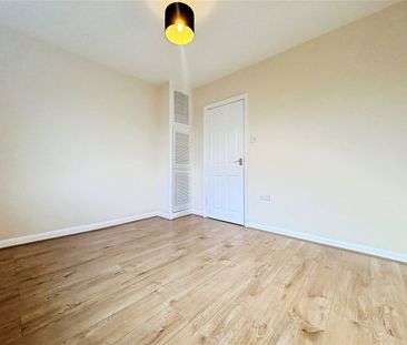 Wellington Avenue, Hounslow, TW3 3SY - Photo 5