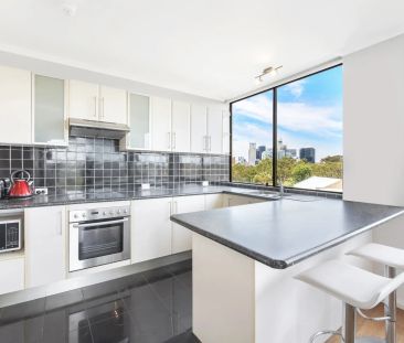 Stunning Apartment With Sweeping Views In Prime Cammeray Location - Photo 4