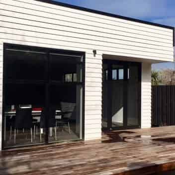 Beautiful fully furnished immaculate modern home in Beachside Location! - Photo 1