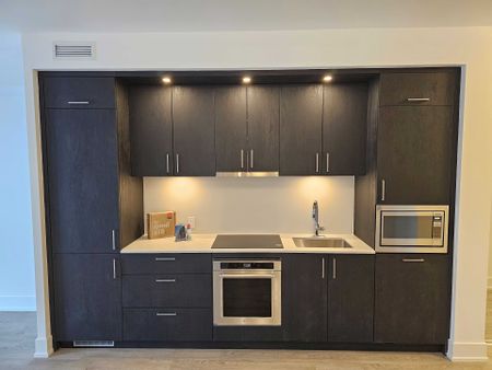 For Lease - 10 Inn On The Park Drive Unit# 2305, Toronto, Ontario - Photo 4