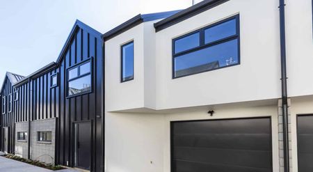 Brand-New Urban Living in Sydenham - Stylish, Low-Maintenance & Central - Photo 4