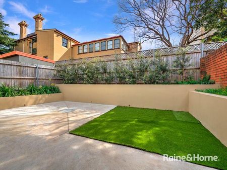 New studio apartment close to lifestyle amenities - Photo 3