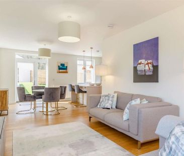 3 bedroom end of terrace house to rent - Photo 2
