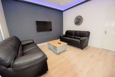 6 bedroom House in Beamsley Mount, Leeds - Photo 2