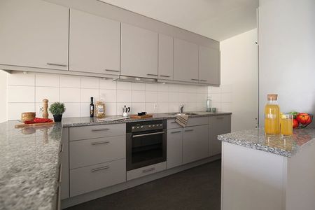 "Gemütliche 2.5 Zimmerwohnung in ruhigem Wohnquartier!" - Foto 3
