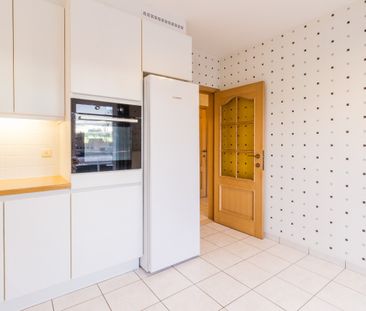 Ruim 1 slaapkamer-appartement met terras en garagebox! - Photo 3