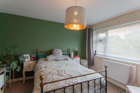 2 bedroom semi-detached bungalow to rent - Photo 2
