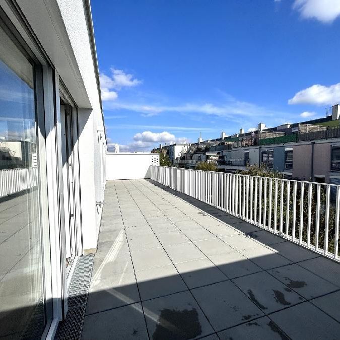 AKTION - Ein Monat Mietfrei -3 Zimmer DG Wohnung mit 42m² Dachterrasse ab sofort verfügbar - Photo 1