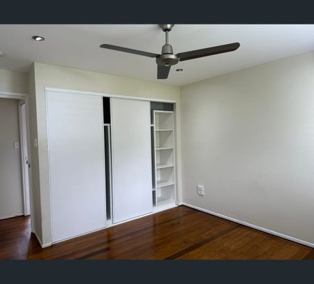 9 Lachlan Ave, Molendinar, Qld 4214 - Photo 2