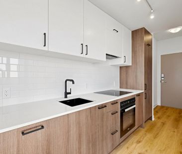 For Lease - 5 Quarrington Lane Unit# 2011, Toronto, Ontario - Photo 6