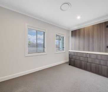 Executive 3 Bedroom Home - Moments From Camden! - Photo 3