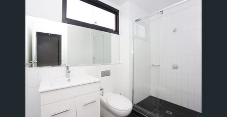 Spacious 2-Bedroom Apartment with Balcony & Parking - Photo 5