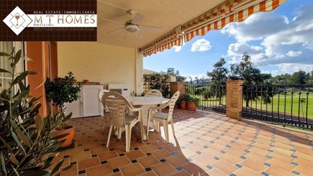FULLY FURNISHED FRONTLINE GOLF APARTMENT WITH LARGE TERRACE BEAUTIFUL VIEWS - POOL AND A GARAGE - Foto 5