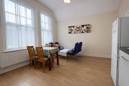 2 bedroom Flat To Let Total Size: 463 SQ FT - Photo 2