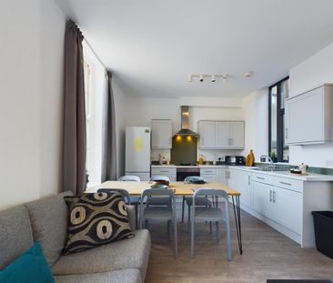 5 bedroom flat to rent - Photo 2