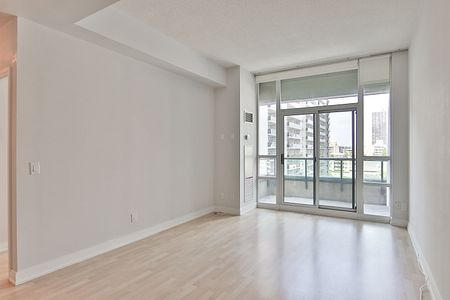 1 Bedroom + Dinning - Photo 3