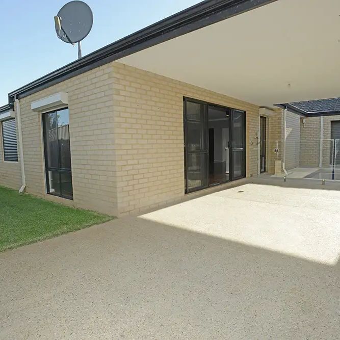 “SUPERBLY PRESENTED MODERN HOME WITH POOL” - Photo 1