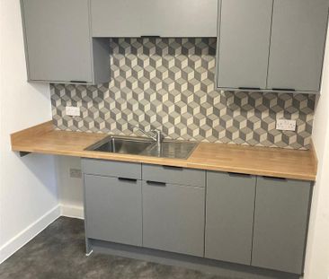 2 bed terraced house to rent in Grange Street, Burnley, BB11 - Photo 2